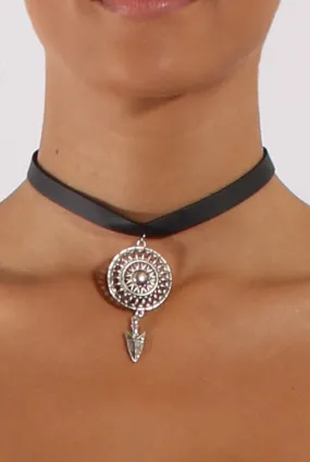 Black PU Strap Arrow Medallion Choker - Valdis