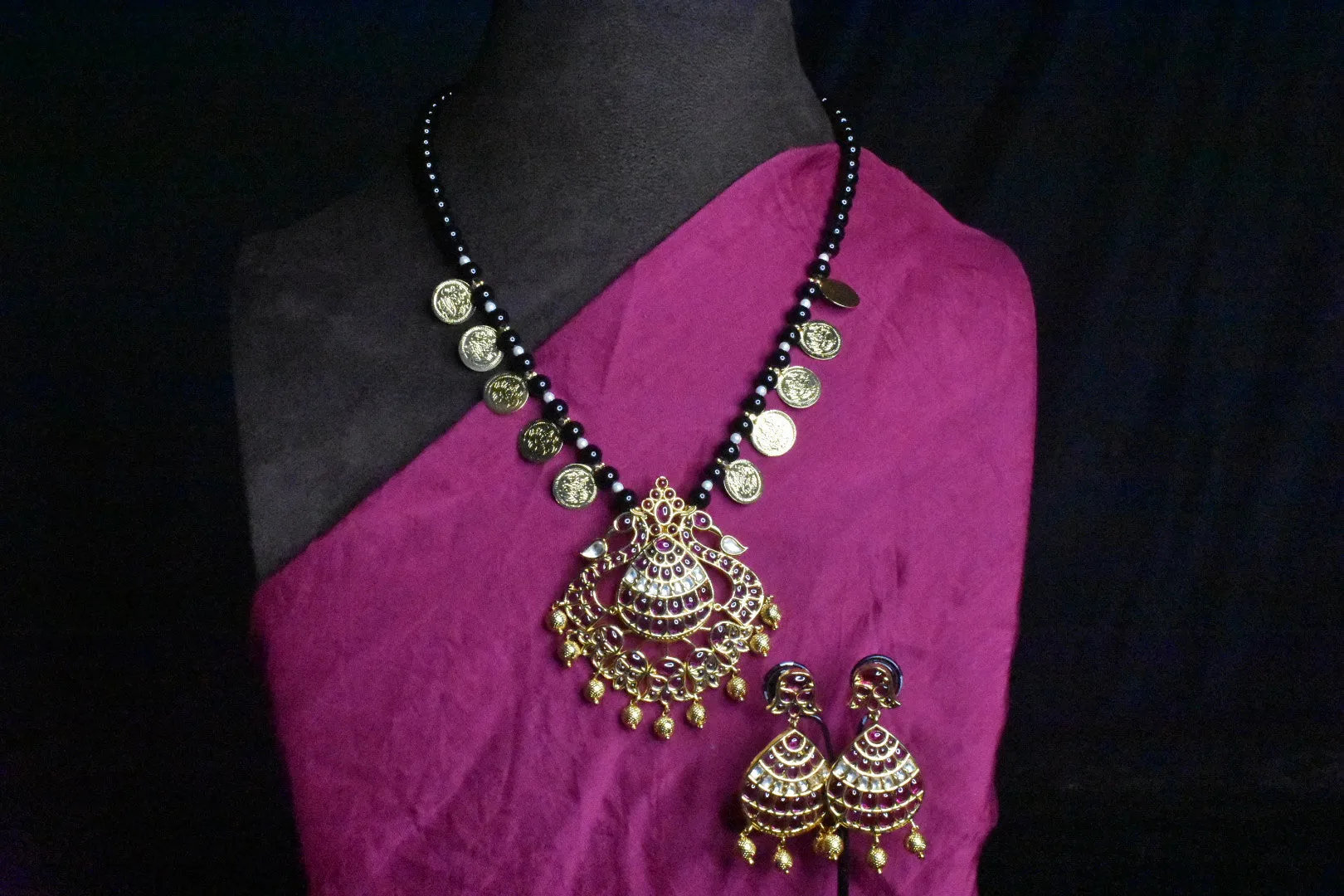 Kempu Pendent with Kasu Necklace Set