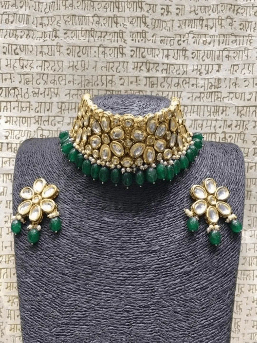 Kundan Fitted Choker