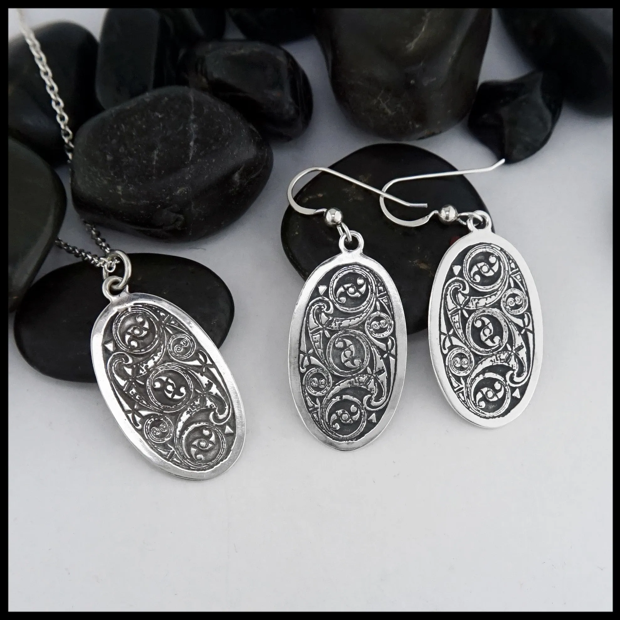 Ornate Oval Celtic Pendant and Earring Set