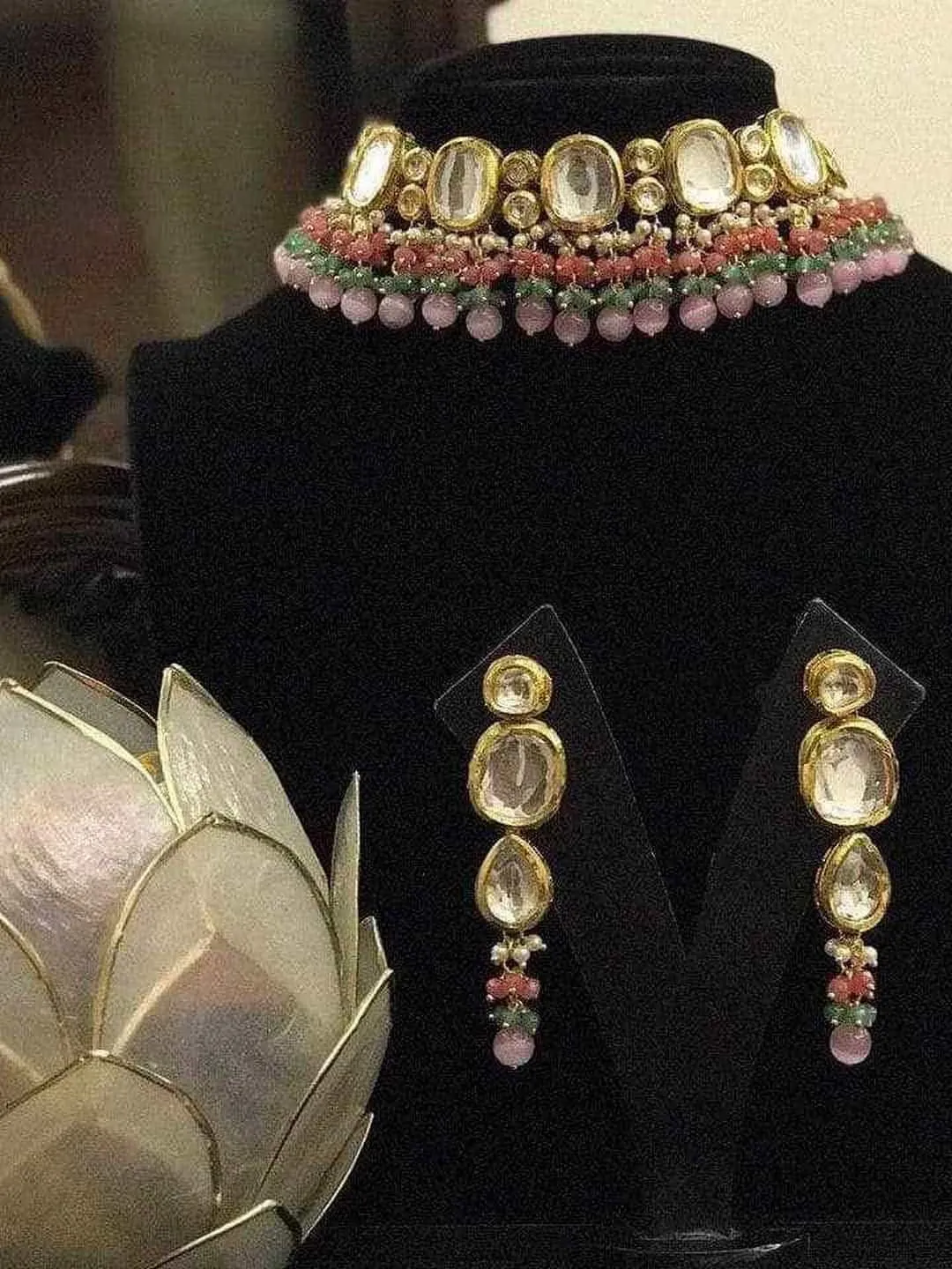 Oval Kundan Choker Necklace Set