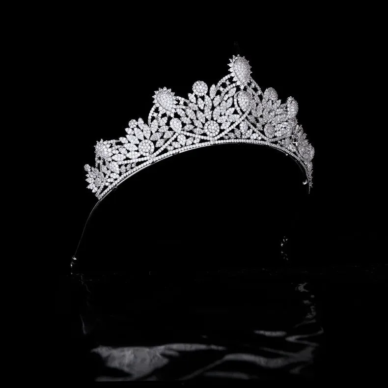 Pretty Wedding Tiara,Crystal Bride Tiaras for Bride,Prom,Party Head Accessories, Gatherings Hair Accessories for Women