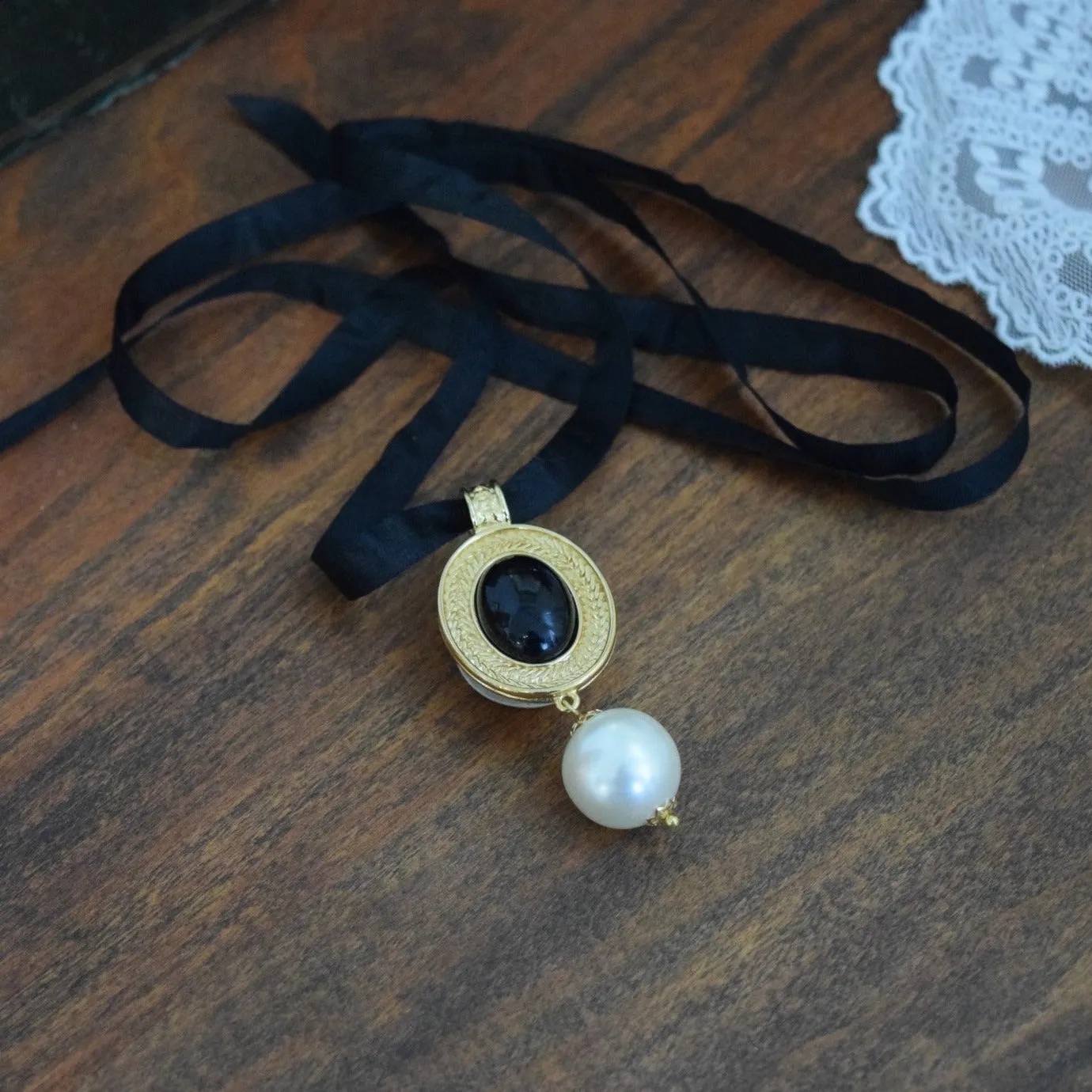 Renaissance Black Stone and Pearl Pendant