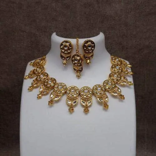 Round Cut Leaf Kundan Necklace And Earring Set