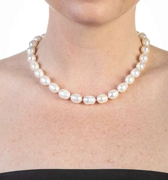 Single-strand baroque pearl necklace