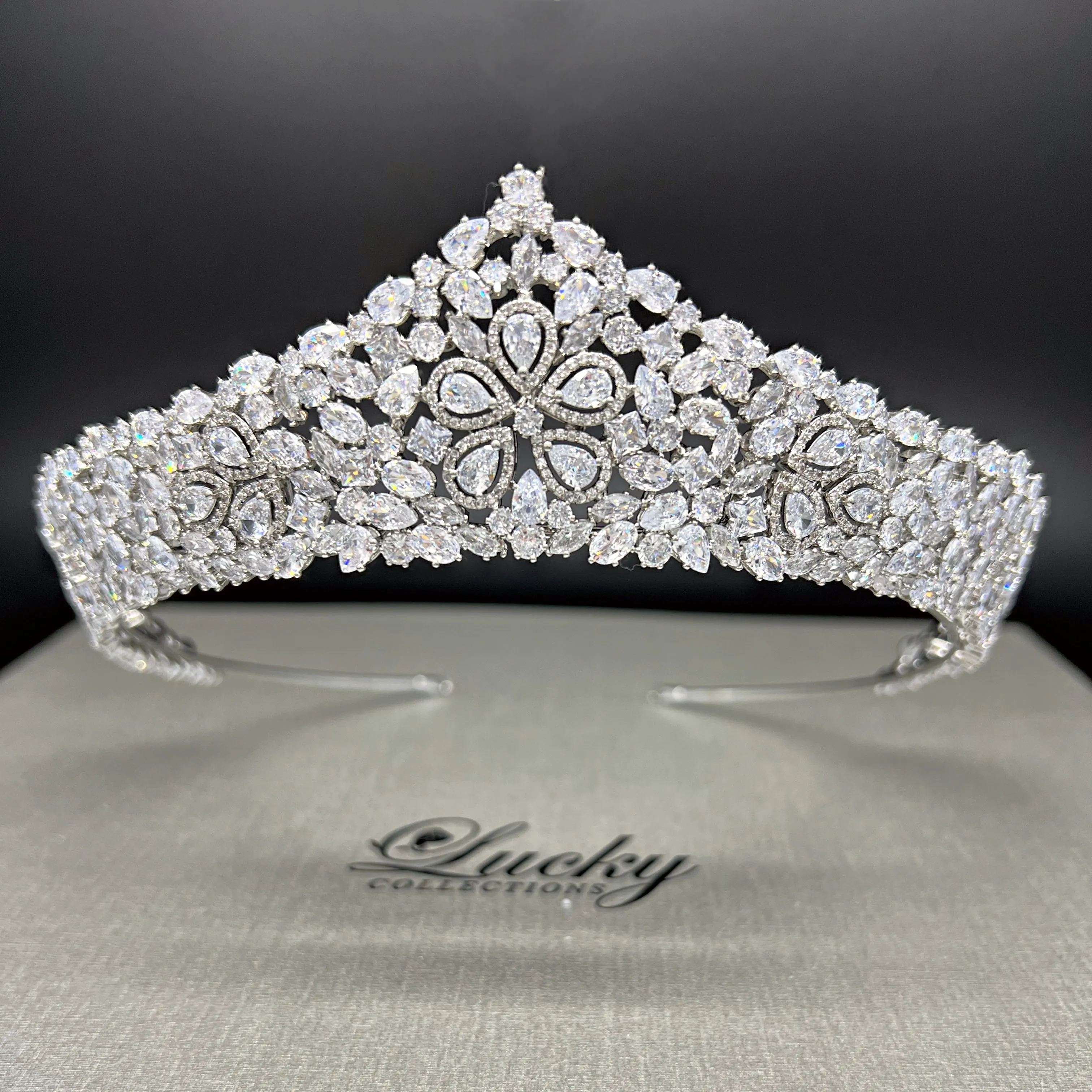 Tiara, Zirconia, Peak and Central Flower design , Wedding and Quince Favorite