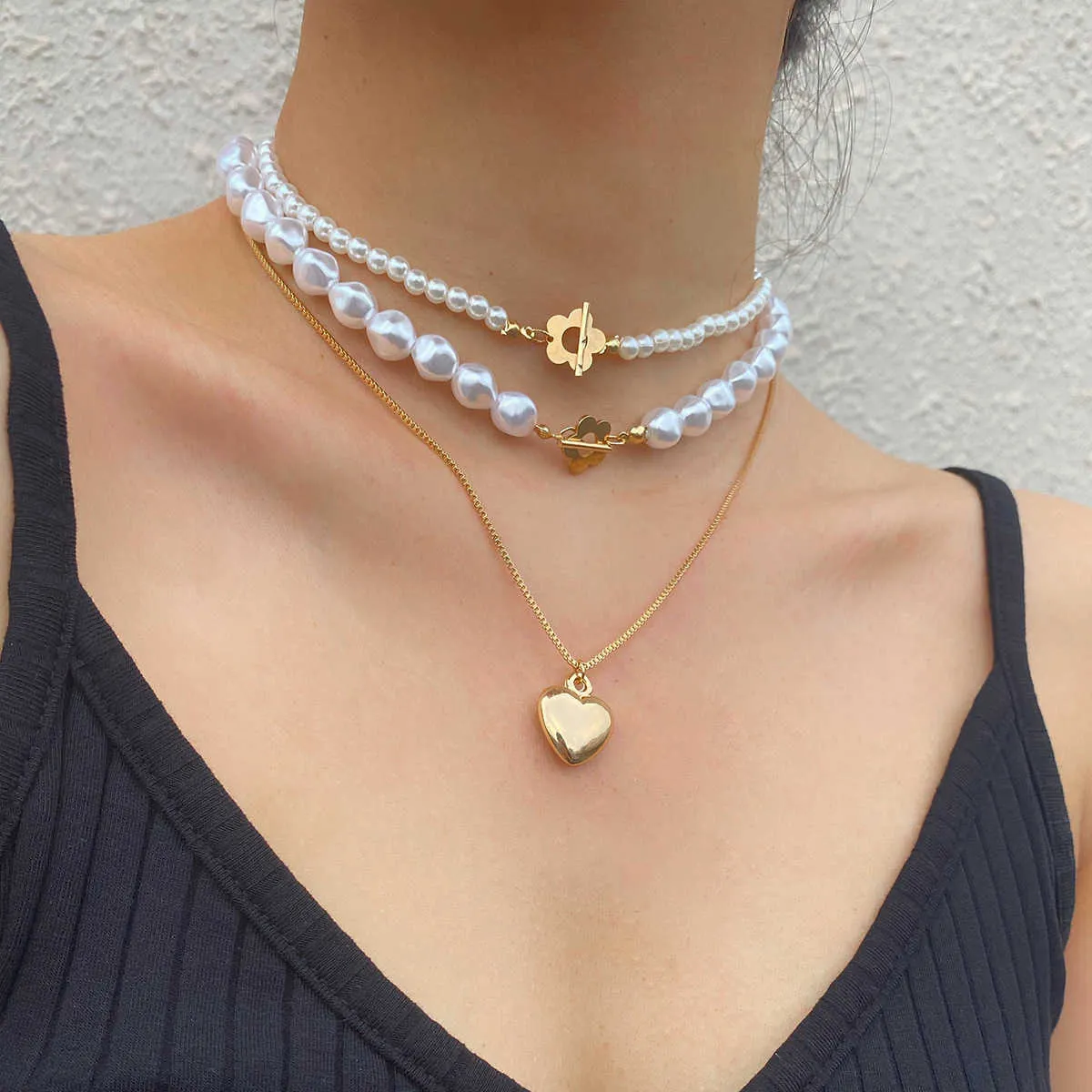 VenusFox Elegant White Pearl Choker Necklace For Women Aesthetic Gold Color Heart Pendant Necklaces Jewelry Accessories Collier Femme