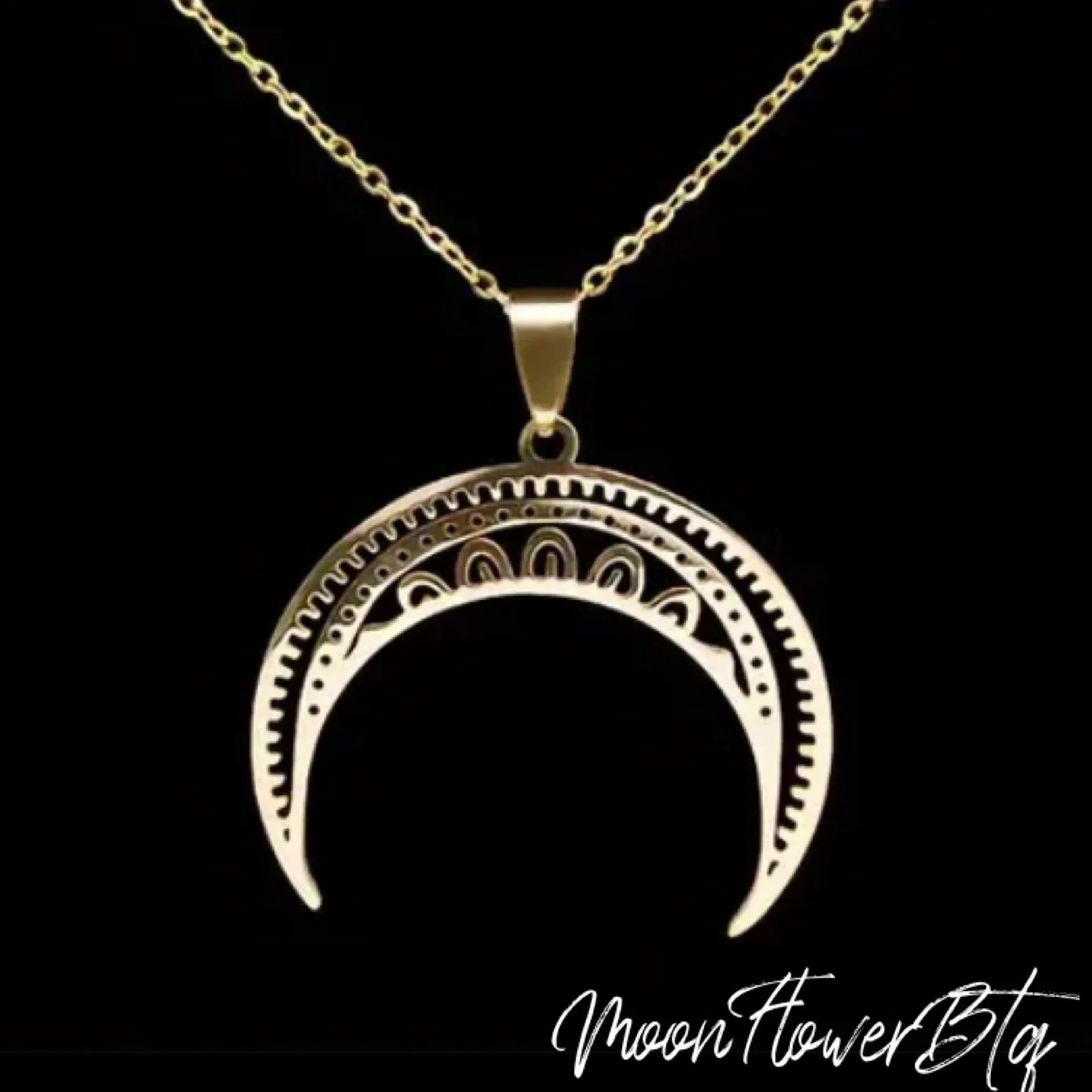 Vintage Cutout Crescent Moon Pendant Necklace